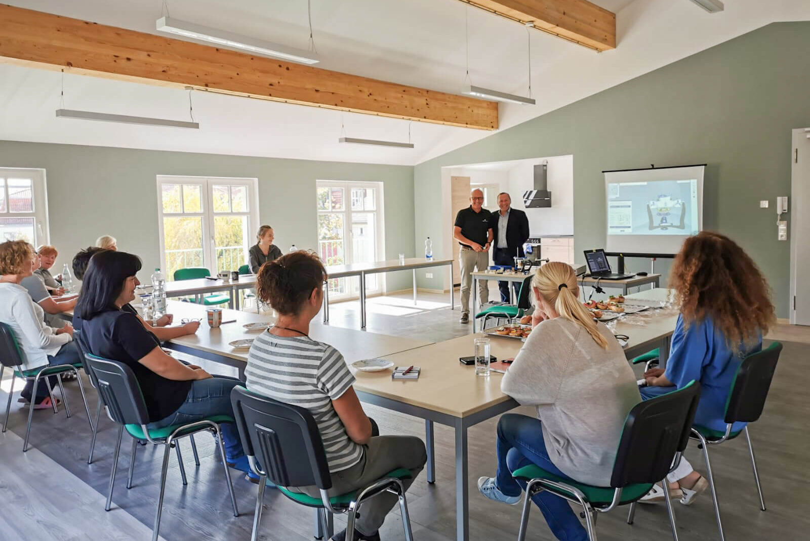 IDOMA Zahntechnik - Impressionen der Serviceleistung: Fortbildungen auf hรถchstem Niveau. IDOMA Zahntechnik - Impressionen der Serviceleistung: Fortbildungen auf hรถchstem Niveau.