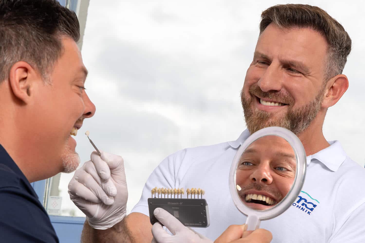 idoma-zahntechnik_standort-berlin_zahnfarbe-bestimmen